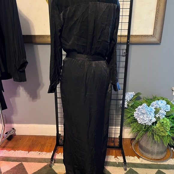 Elegant Black Maxi Dress - Picture 6 of 9